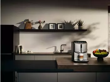 Siemens EQ.300 TF303E07 silber metallic – Sechs Kaffeespezialitäten auf Knopfdruck