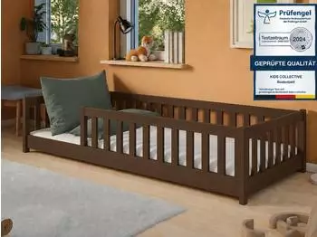 Kids Collective Bodenbett mit Rausfallschutz, Matratze & Lattenrost 80x160cm, dunkelbraun (Zartbitterschokolade)