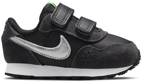 Nike MD Valiant Infant Shoe black/chrome/dark smoke grey/green strike