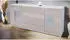 Vladon Grömitz V2 Sideboard 2 Türen, 4 Schubladen, Weiß matt/Sandgrau Hochglanz (50000142)