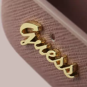 Guess Cover Saffiano Script Gold – Hochwertige Materialien und Verarbeitung