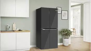 Bosch KMC85LEEA – Großzügige Aufteilung mit 547 Litern Nutzinhalt