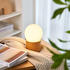 Pauleen Woody Shine Tischlampe, Holzfuß, Glaskugel