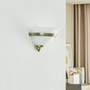 Lindby Wandleuchte Irimia aus Glas, altmessing
