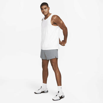 Nike Primary vielseitiges Dri-FIT-Tanktop für Herren (DV9833) weiß