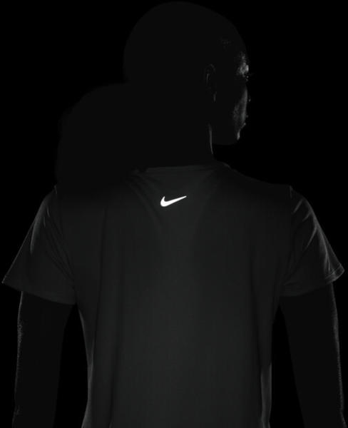 Nike Swoosh Run Laufshirt Damen (CU3237-010) schwarz