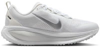 Nike HM6804-104, NIKE Vomero 18 Laufschuhe Damen 104 - white/metallic...