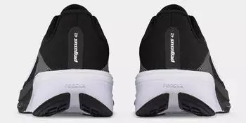 Nike Pegasus 42 schwarz/weiß/photon dust – Atmungsaktive Materialien regulieren das Fußklima während des Trainings