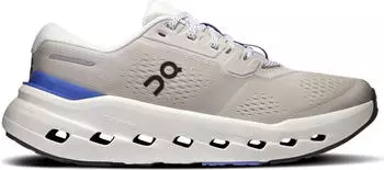 On Cloudrunner 3 (Damen)