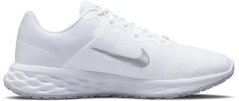 Nike Revolution 6 Next Nature Women white/pure platinum/metallic silver – Atmungsaktives und leichtes Obermaterial