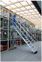 Aluminium-Plattformtreppe fahrbar 45&deg;300778