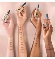 Catrice Foundation "HD LIQUID COVERAGE FOUNDATION" mit leichter Textur