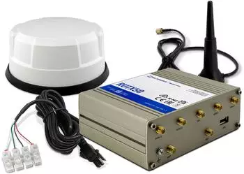 Teltonika RUTX50 mit Panorama Antenne weiß (4 x 5G/4G, 2 x WLAN, 1 x GPS, 1 m Kabel)
