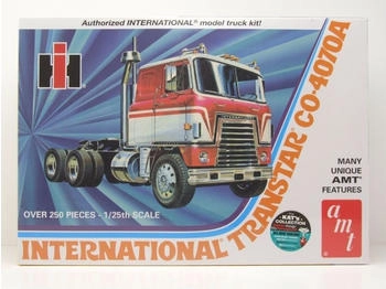 AMT Kunststoffbausatz 1:25 Transtar CO4070A Semi Tractor International (1203)
