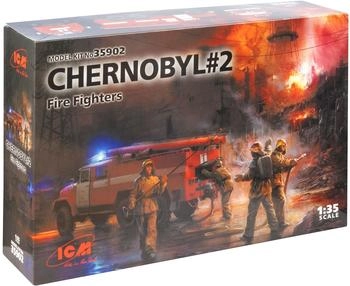 ICM Chernobyl2. Fire Fighters(AC-40-137A firetruck&4figur&diora base w.backgrou