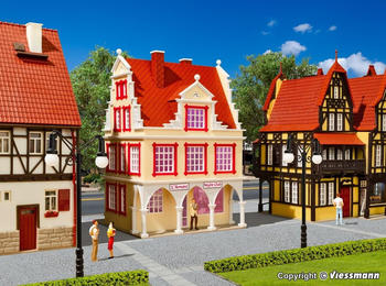 Vollmer Nachtclub L‘Amore mit LED-Beleuchtung 1:87 H0 (43871)