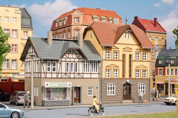 Auhagen Wohnhäuser Bahnhofstraße 2/4 H0 TT (12354)