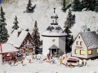 VOLLMER 47613, VOLLMER 47613 N Weihnachtsdorf mit Beleuchtung, Funktionsbausatz