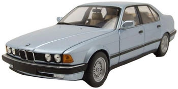 Minichamps 1:18 BMW 730I (E32) 1986 Light blue metallic