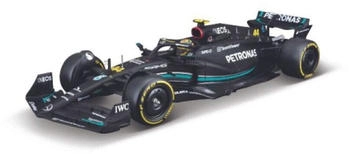 BBurago 1:24 F1 Mercedes AMG W14 E mit Helm, Hardcase #44 Hamilton
