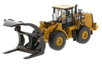 Diecast Masters CAT 972M Radlader mit Holzgreifer H0 (IGRA 85950)
