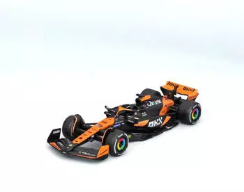 BBurago Formel 1 McLaren Team MCL38 (2024): Modellauto im Ma&szlig;stab 1:43 von Fahrer 81 Oscar Piastri Window Box 12,5 cm schwarz orange(18-38214P)