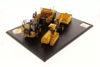 Diecast Masters 85563 - Cat 621K & No. 70 Scapers mit D7 Ttack Type Tractor Maßstab 1:50 ab 14 Jahren in Flipbox-Karton für Sammler geeignet