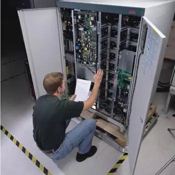 APC 1YR 4HR 7X24 RESP. UPG TO (WUPG4HR-UG-02)