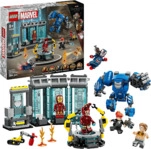 LEGO Super Heroes 76315 Iron Mans Labor: Halle der R&uuml;stungen Bausatz, Mehrfarbig
