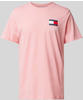 T-Shirt TOMMY JEANS "TJM SLIM ESSENTIAL FLAG TEE EXT" Gr. S, rosa (tickled pink)