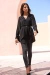 LASCANA Longbluse mit G&uuml;rtel in Lederoptik, aus glatter Ware, lockeres...