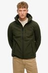 Superdry Outdoorjacke "HOODED SOFT SHELL TREKKER JKT" mit Kapuze aus Polyester und