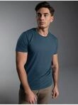 Trigema T-Shirt "TRIGEMA Slim Fit T-Shirt aus DELUXE Baumwolle" 1 Stk.
