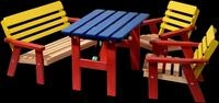 Mehrfarbige Kindersitzgarnitur mit Tisch