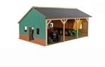 Kids Globe Schuppen f&uuml;r Traktoren + Anh&auml;nger 1:16 f&uuml;r 3 Fahrzeuge, Ma&Atilde;?&uuml;e 55x77