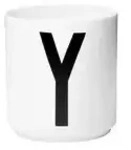 DESIGN LETTERS Buchstabenbecher &brvbar; wei&szlig; &brvbar; Porzellan &brvbar; Ma&szlig;e (cm): H: 8,5 &Oslash;: