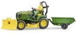 BRUDER - bworld John Deere Rasentraktor mit Anh&auml;nger und G&auml;rtner