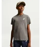 NIKE K NSW TEE EMB FUTURA LBR CAVE STONE S