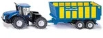 New Holland Traktor mit Silagewagen