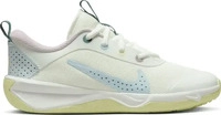 Nike DM9027_101, Nike Omni Multi-Court Kinder Sneaker, wei&szlig;, Gr. 36