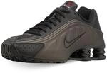 NIKE Damen Shox R4 Sneaker, Black/Black/Black/Bright Crims, 45.5 EU