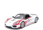 Bburago Race Porsche 918 Weissach #3: Modellauto im Ma&szlig;stab 1:24, T&uuml;ren zum