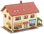 FALLER Metzgerei/B&auml;ckerei Modellbausatz mit 179 Einzelteilen 114 x 73 x 76 mm I