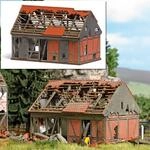 Busch 1669 H0 Verfallene Stallung