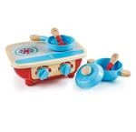 Hape K&uuml;chenset Herd &ndash; Holz-Kinderherd mit Topf, Pfanne und K&uuml;chenzubeh&ouml;r,
