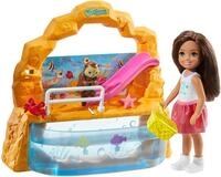 Barbie GHV75 - Club Chelsea Aquarium Spielset mit Puppe (br&uuml;nett) und Zubeh&ouml;r,