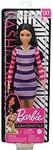 Barbie GHW61 Fashionistas Puppe 147 (br&uuml;nett) mit Streifenkleid