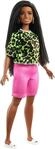 Barbie GHW58 Fashionistas Puppe 144 (br&uuml;nett) mit gr&uuml;nem Oberteil im Neon-Look