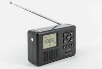 Reflexion TRA550 tragbares Kurbel-Radio mit Taschenlampe und Solar-Ladefunktion
