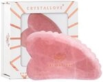 CRYSTALLOVE 3D Gua Sha Rosenquarz &ndash; Gesichtsmassage Tool mit strukturierter...
